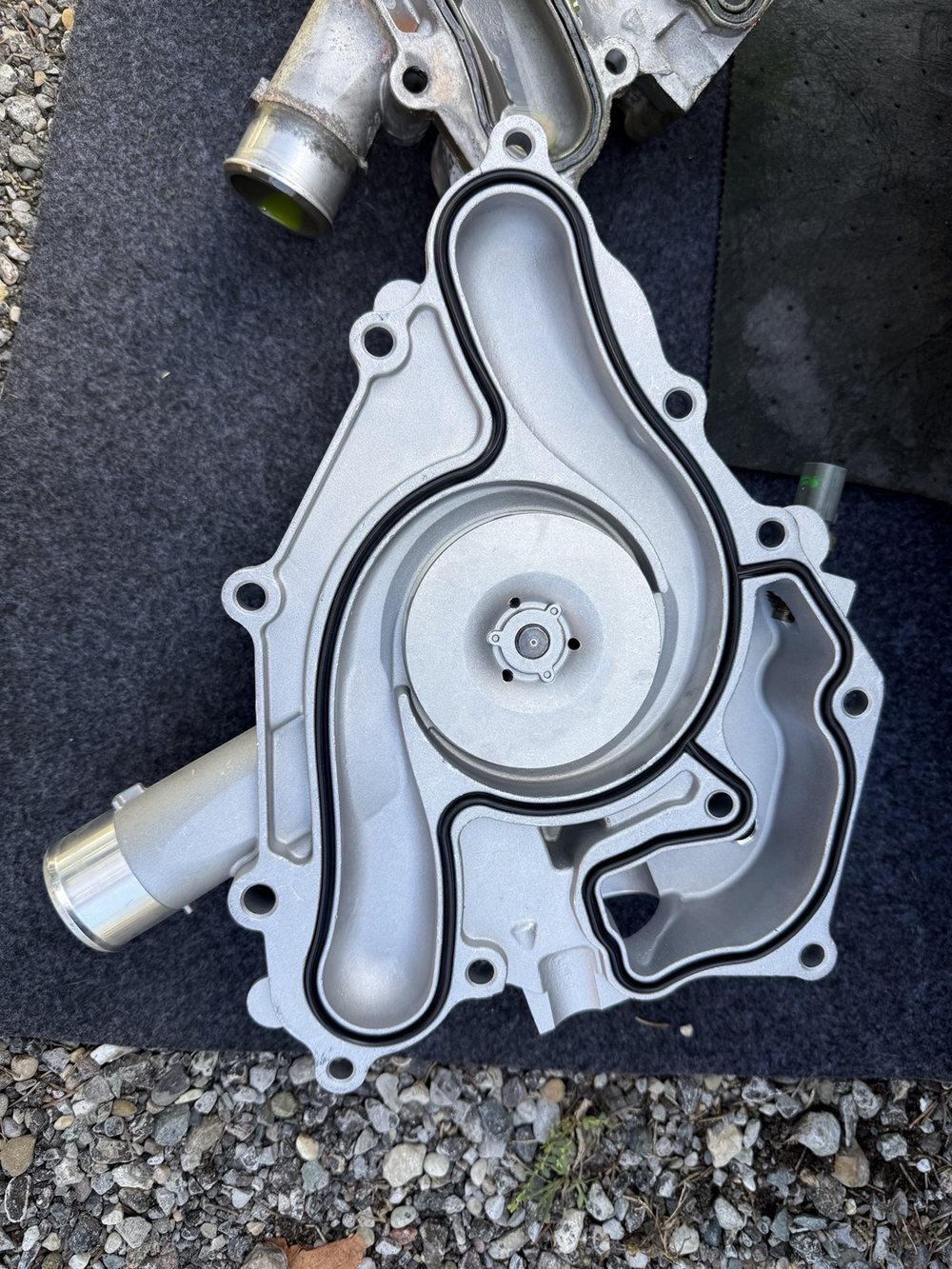 New replacement water pump with its seal